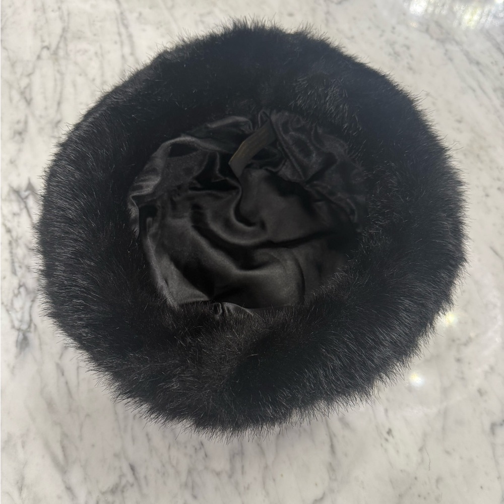 EXCELLENT Vintage Women’s Black Faux Fur Winter Bucket Hat - Picture 2 of 6